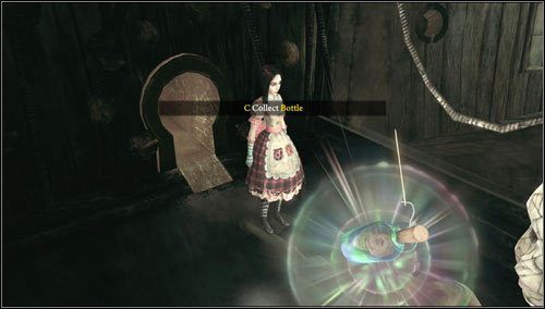 W środku znajdujemy butelkę - Downtown Cellars (1) | Rozdział 5 - Dollhouse | Alice Madness Returns - Alice: Madness Returns - poradnik do gry