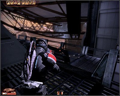 Po dotarciu do celu wyjdź z kolejki i podążaj jedyną dostępną ścieżką, docierając wkrótce na balkoniki przylegające do talerza komunikacyjnego - (3) Dotarcie do anten (2) | Nadzorca- Talerz komunikacyjny - Mass Effect 2: Overlord - poradnik do gry