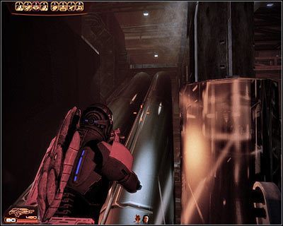 Rozejrzyj się po okolicy po zniszczeniu wszystkich maszyn i odszukaj dwie wielkie rury, dzięki którym będziesz mógł przedostać się na wyższy poziom (powyższy screen) - (2) Odnalezienie przełącznika wyłączenia alarmu (2) | Nadzorca- Stacja Wulkan - Mass Effect 2: Overlord - poradnik do gry