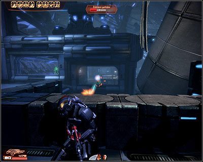 Tuż po znalezieniu się w nowym pomieszczeniu rozstaw swoich ludzi za zasłonami, albowiem w oddali zaczną wkrótce pojawiać się żołnierze gethów - (7) Powrót do poduszkowca | Nadzorca- Stacja Prometeusz - Mass Effect 2: Overlord - poradnik do gry