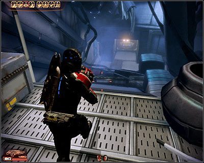 Próba dotarcia do dalszej części górnego balkoniku zaowocuje pojawieniem się getha niszczyciela, tak więc koniecznie skorzystaj z jednej z dostępnych zasłon i zaatakuj maszynę z większej odległości - (7) Powrót do poduszkowca | Nadzorca- Stacja Prometeusz - Mass Effect 2: Overlord - poradnik do gry