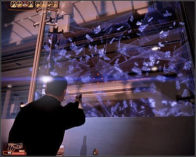 Udaj się do miejsca, w którym przebywał ostatni przeciwnik, skorzystaj z wąskiej platformy i użyj swojego pistoletu do zniszczenia znajdującej się na wprost od Ciebie szklanej ściany - (1) Wariant B- Przeskoczenie przez balustradę | Kasumi- Skaner DNA - Mass Effect 2: Kasumis Stolen Memory - poradnik do gry