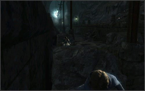 Trafisz do groty z jeżdżącymi kolejką wartownikami - Poradnik do gry - [Bank Gringotta] Opis przejścia - Harry Potter i Insygnia Śmierci - część 2 - poradnik do gry