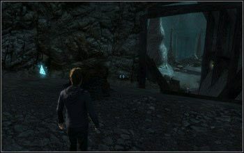 Kiedy pod Ronem i Hermiona zawali się kamienny most, gra zasugeruje spacer na drewnianą kładkę - [Bank Gringotta] Dodatki | Harry Potter i Insygnia Śmierci - część 2 - Harry Potter i Insygnia Śmierci - część 2 - poradnik do gry