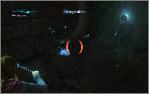 Identyczny manewr wykonasz w ostatniej już komnacie (pustej) - [Kieł bazyliszka] Opis przejścia | Harry Potter i Insygnia Śmierci - część 2 - Harry Potter i Insygnia Śmierci - część 2 - poradnik do gry
