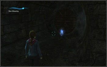 Otwórz kolejne drzwi i przypatrz się drugiemu rozgałęzieniu - [Kieł bazyliszka] Dodatki | Harry Potter i Insygnia Śmierci - część 2 - Harry Potter i Insygnia Śmierci - część 2 - poradnik do gry