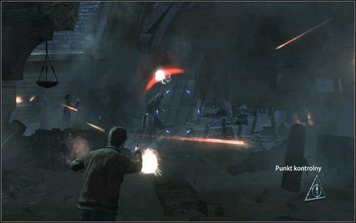 Zbliżając się do docelowych drzwi, śmierciożercy z lewej strony rozbiją ścianę i zaatakują z furią - [Bitwa o Hogwart] Opis przejścia | Harry Potter i Insygnia Śmierci - część 2 - Harry Potter i Insygnia Śmierci - część 2 - poradnik do gry