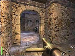 Sekret 1 - W pomieszczeniu na lewo znajduje się pierwszy z naszych celów - major Hochstedder - Mission 6: Part 2 | Solucja Return to Castle Wolfenstein - Return to Castle Wolfenstein - poradnik do gry