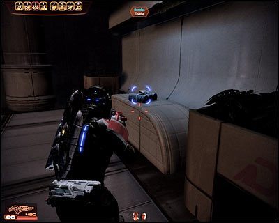 Na balkoniku tym odnajdziesz również bardzo przydatne ogniwa do ciężkiej broni - (5) Odnalezienie biura Baria Frontiers - Kryjówka Handlarza Cieni - Mass Effect 2: Lair of the Shadow Broker - poradnik do gry