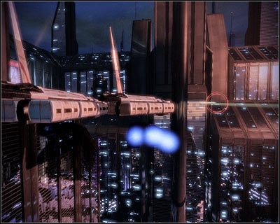 Przeleć kawałek prosto i następnie skręć nieznacznie w lewo, przelatując obok kolejnych pojazdów transportowych (powyższy screen) - (8) Kontynuowanie pościgu za Vasir z użyciem ścigacza - Kryjówka Handlarza Cieni - Mass Effect 2: Lair of the Shadow Broker - poradnik do gry