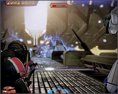 Zostaniesz w tym miejscu zaskoczony przez agentów Handlarza Cieni i oprócz zwykłych ataków warto także zadawać im obrażenia w inny sposób - (13) Odnalezienie wejścia na pokład statku Handlarza Cieni - Kryjówka Handlarza Cieni - Mass Effect 2: Lair of the Shadow Broker - poradnik do gry