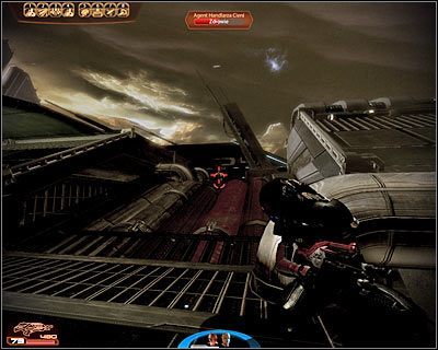 W skład kolejnej grupy wejdą już agenci Handlarza Cieni oraz inżynierowie Handlarza Cieni, przy czym gra pozwoli Ci celować w kondensatory - (13) Odnalezienie wejścia na pokład statku Handlarza Cieni - Kryjówka Handlarza Cieni - Mass Effect 2: Lair of the Shadow Broker - poradnik do gry