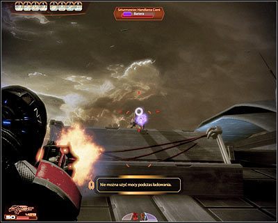 Obecność nowych wrogów w tej okolicy nie powinna Cię jakoś zbytnio zaskoczyć, przy czym sporym utrudnieniem będzie dysponowanie przez nich przewagą wysokości - (13) Odnalezienie wejścia na pokład statku Handlarza Cieni - Kryjówka Handlarza Cieni - Mass Effect 2: Lair of the Shadow Broker - poradnik do gry