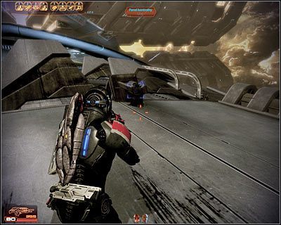 Po wygranej bitwie skieruj się w stronę podwyższonej platformy, na którą musisz się wdrapać - (13) Odnalezienie wejścia na pokład statku Handlarza Cieni - Kryjówka Handlarza Cieni - Mass Effect 2: Lair of the Shadow Broker - poradnik do gry