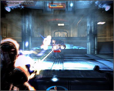 Zacznij oczywiście od schowania się za jedną z zasłon i przystąp do atakowania Handlarza Cieni, najlepiej wykorzystując do tego celu ciężką broń i pomagając sobie zdolnościami Sheparda oraz Liary - (17) Pokonanie Handlarza Cieni - Kryjówka Handlarza Cieni - Mass Effect 2: Lair of the Shadow Broker - poradnik do gry