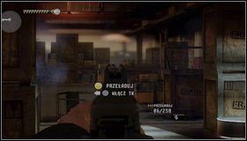 Gangsterzy czają się u góry, na platformach z barierkami [1] i na dole, pomiędzy skrzynkami - Finalny hangar - Rozdział 4 - Call of Juarez: The Cartel - Ben McCall - poradnik do gry