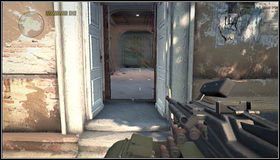 Z ulicy przechodzimy do zaułka pomalowanego na niebiesko [1] i przedostajemy się przez budynek - Miasteczko - Rozdział 14 - Call of Juarez: The Cartel - Ben McCall - poradnik do gry