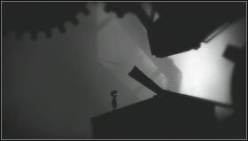 Wkrótce lewa ściana stanie się naszym podłożem, udajemy się wtedy w okolice krawędzi [1] i czekamy na rozwój wydarzeń - Rozdział 27 | Opis przejścia Limbo - Limbo - poradnik do gry