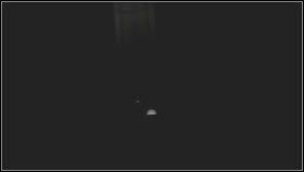 Koło budki oznaczonej strzałkami wschodzimy do mrocznego dołu spuszczając się po krawędzi [1] i wskakując na łańcuch zaczepiony o spód windy - Osiągnięcia - achievements | Bonusy Limbo - Limbo - poradnik do gry