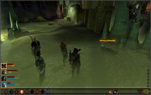 Ścieżka prowadzi na lewo, ale warto trochę zboczyć z kursu i przejść się w drugą stronę - Więzienie Koryfeusza - podnóże wieży | Dragon Age II Dziedzictwo - Dragon Age II: Dziedzictwo - poradnik do gry