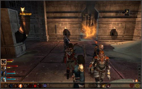 W najbliższym pokoju Larius zacznie opowiadać o starych zabezpieczeniach więzieniach w stylu magicznej bariery blokującej przejście - Więzienie Koryfeusza - piętro Riannon | Dragon Age II Dziedzictwo - Dragon Age II: Dziedzictwo - poradnik do gry