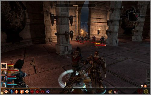 Następnie idź przed siebie i przed wejściem do kwadratowej sali (2) rzuć okiem na punkt widokowy - zobaczysz szalejącą Janekę - Więzienie Koryfeusza - piętro Riannon | Dragon Age II Dziedzictwo - Dragon Age II: Dziedzictwo - poradnik do gry