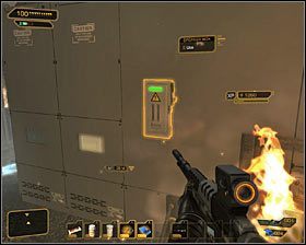 Nie przejmuj się tutejszymi wyładowaniami, tylko od razu podejdź do prawej skrzyni #1 - (2) Wariant pokojowy - Przedostanie się do fabryki | Deus Ex Bunt Ludzkości - Deus Ex: Bunt Ludzkości - Directors Cut - poradnik do gry