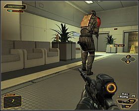 W obu przypadkach musisz się liczyć z tym, że po znalezieniu się w pobliżu lobby spotkasz dwóch dodatkowych wartowników - (2) Wariant pokojowy - Wydostanie się z zasadzki | Deus Ex Bunt Ludzkości - Deus Ex: Bunt Ludzkości - Directors Cut - poradnik do gry