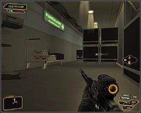 Przesuwaj się stopniowo na zachód #1, trzymając się południowej ściany studia telewizyjnego i pomagając sobie na różne sposoby (m - (3) Wariant pokojowy - Dotarcie do klatki schodowej na tyłach studia - Deus Ex: Bunt Ludzkości - Directors Cut - poradnik do gry