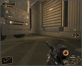 Upewnij się, że możesz bezpiecznie przejść dalej i wznów przemarsz na północ, docierając po kilku chwilach do schodów #1 - (5) Wariant pokojowy - Przedostanie się do wnętrza magazynu portowego - Deus Ex: Bunt Ludzkości - Directors Cut - poradnik do gry