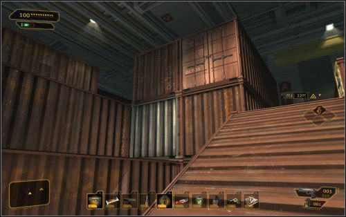 Dalej przejdziesz na drugą stronę ładowni, ale wstrzymaj się jeszcze z przeskakiwaniem po drabinach - (2) Wariant pokojowy - Znajdź CIC | Deus Ex Bunt Ludzkości - Deus Ex: Bunt Ludzkości - Directors Cut - poradnik do gry