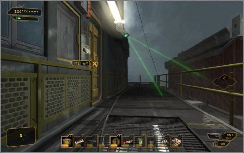 Do środka prowadzą dwa przejścia i to oznaczone (1 na mapie; wejdź na górę po schodach), chronione jest przez strażnika oraz kamerę - (2) Wariant pokojowy - Znajdź CIC | Deus Ex Bunt Ludzkości - Deus Ex: Bunt Ludzkości - Directors Cut - poradnik do gry