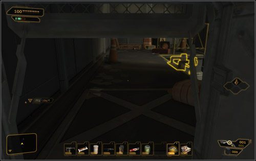 Skorzystaj ponadto z przewodu (H na mapie), a odkryjesz pokoik ze zwiększeniem magazynku broni i drabinę prowadząca na dół - (4) Wariant pokojowy - Znajdź miejsce spotkania | Deus Ex Bunt Ludzkości - Deus Ex: Bunt Ludzkości - Directors Cut - poradnik do gry