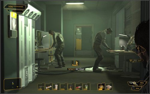 Obszar ochrania siedmiu strażników, z których dwóch siedzi w biurze (13 na mapie), a jeden dogląda hali ze schodów nad wieżyczką bojową (14 na mapie) - (4) Wariant pokojowy - Znajdź miejsce spotkania | Deus Ex Bunt Ludzkości - Deus Ex: Bunt Ludzkości - Directors Cut - poradnik do gry