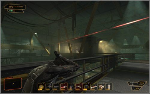 Największym zagrożeniem są dwaj snajperzy przechadzający po lewej i prawej stronie na górze - Wariant agresywny | Deus Ex Bunt Ludzkości - Deus Ex: Bunt Ludzkości - Directors Cut - poradnik do gry