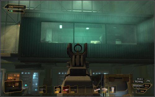 Oprócz komandosów, we znaki dadzą Ci się jeszcze dwaj żołnierze z sił specjalnych, ciężki przypadek na dachu stróżówki oraz oczywiście sam Burke - Wariant agresywny | Deus Ex Bunt Ludzkości - Deus Ex: Bunt Ludzkości - Directors Cut - poradnik do gry