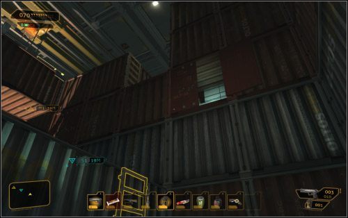 Po drodze możesz zajrzeć do jednego z bocznych kontenerów i zgarnąć schowany w nim zestaw do powiększenia magazynka broni - Wkalkulowane straty | Questy poboczne | Deus Ex Bunt Ludzkości - Deus Ex: Bunt Ludzkości - Directors Cut - poradnik do gry