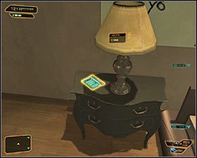 Niezależnie od zastosowanej metody działania przedostań się do wnętrza apartamentu #1 i rozejrzyj się za Ebookiem leżącym na niewielkiej szafce nocnej #2 - Ebooki | Deus Ex Bunt Ludzkości - Deus Ex: Bunt Ludzkości - Directors Cut - poradnik do gry