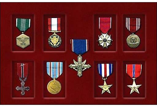 Aktualnie skupię się na opisaniu możliwości zdobycia wszystkich powyższych nagród (odznaczeń) - Medale | Medal of Honor Allied Assault - Medal of Honor: Allied Assault - poradnik do gry