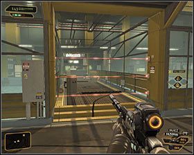 Jeżeli nie byłeś w stanie przesunąć skrzyni zasłaniającej wejście do szybu wentylacyjnego, to musisz niestety pozostać w pobliżu drugiej kamery ochrony - (4) wariant pokojowy- Przeprawa przez salę kriosterylizacji - Poszukiwanie dowodu - Deus Ex Bunt Ludzkości - poradnik akt II - Hengsha