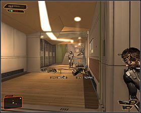 Jeżeli przeciwnicy nie są jeszcze zaalarmowani, to dobrze byłoby zaskoczyć co najmniej jednego z nich, choćby wartownika pilnującego dostępu do głównego wejścia #1 - (8) wariant agresywny- Dotarcie w pobliże Rdzenia Danych - Poszukiwanie dowodu - Deus Ex Bunt Ludzkości - poradnik akt II - Hengsha