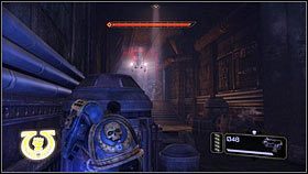 Po rozpoczęciu etapu biegnij cały czas przed siebie, aż dotrzesz do zamkniętej bramy [1] - 10 - Dom Tajemnic - Opis przejścia - Warhammer 40,000: Space Marine - poradnik do gry