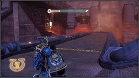 Na końcu placu skręć w prawo [1] i kieruj się w stronę miejsca zaznaczonego pulsującą pięścią [2] - 15 - Książę Demonów - Opis przejścia - Warhammer 40,000: Space Marine - poradnik do gry