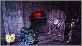 Po tym jak pokonasz pierwsze oddziały walczących ze sobą orków oraz demonów, udaj się do zaznaczonego pięścią miejsca - Rozdział 12 - Serwoczaszki - Warhammer 40,000: Space Marine - poradnik do gry