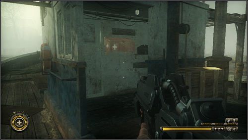 W przedsionku kabiny znajduje się czerwona skrzynka [1] wypełniona po brzegi apteczkami - Rozdział 5 | Opis przejścia Resistance 3 - Resistance 3 - poradnik do gry