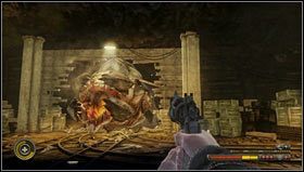 Naszą przejażdżkę zakończymy w przestronnym pomieszczeniu z dwoma stertami skrzyń, za którymi możemy się schować [1] - Rozdział 12 | Opis przejścia Resistance 3 - Resistance 3 - poradnik do gry