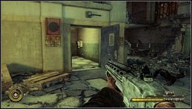 Po drodze zgaśnie światło i będziemy musieli kolejne drzwi [1] otworzyć ręcznie - Rozdział 15 | Opis przejścia Resistance 3 - Resistance 3 - poradnik do gry