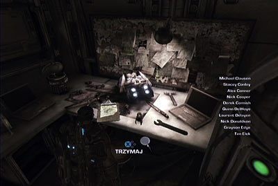 Wróć na korytarz i przejdź do drugiej kajuty z lewej (tej naprzeciwko miejscówki Doma) i podnieś ze stolika po prawej przedmiot #3 (Formularz zamówień) - I - Zakotwiczeni | Akt 1 w Gears of War 3 - Gears of War 3 - poradnik do gry (opis przejścia, nieśmiertelniki, osiągnięcia)