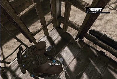 Teraz na spokojnie skieruj się w stronę zjeżdżalni obudowanej drewnianym domkiem do zabaw - III - Powrót do domu | Akt 1 w Gears of War 3 - Gears of War 3 - poradnik do gry (opis przejścia, nieśmiertelniki, osiągnięcia)