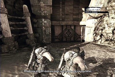 Kiedy uporasz się z przeciwnikami ruszaj dalej i przejdź przez kamienną bramę, którą będziesz musiał uprzednio podnieść - IV - W okopach | Akt 2 w Gears of War 3 - Gears of War 3 - poradnik do gry (opis przejścia, nieśmiertelniki, osiągnięcia)